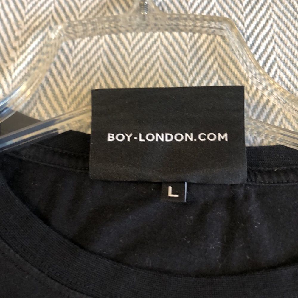 BOY London t shirt, Sz L Black UNISEX SKULL, CHAINS, WINGS on back Like New - Picture 6 of 13